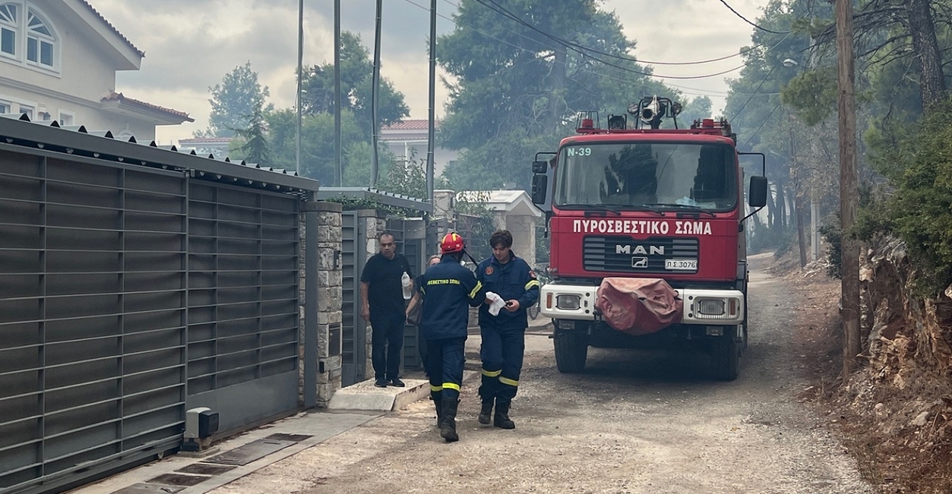 Φωτιά στη Σταμάτα: Καλύτερη η εικόνα - Προσαγωγή υπόπτου για εμπρησμό