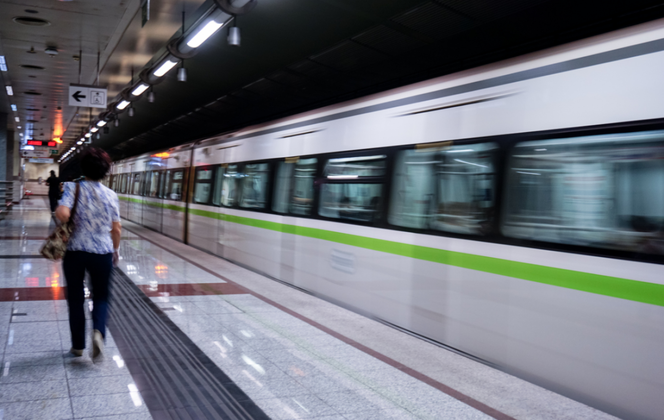 Στάση εργασίας σε μετρό και ηλεκτρικό σήμερα - Ποιες ώρες τραβούν «χειρόφρενο»