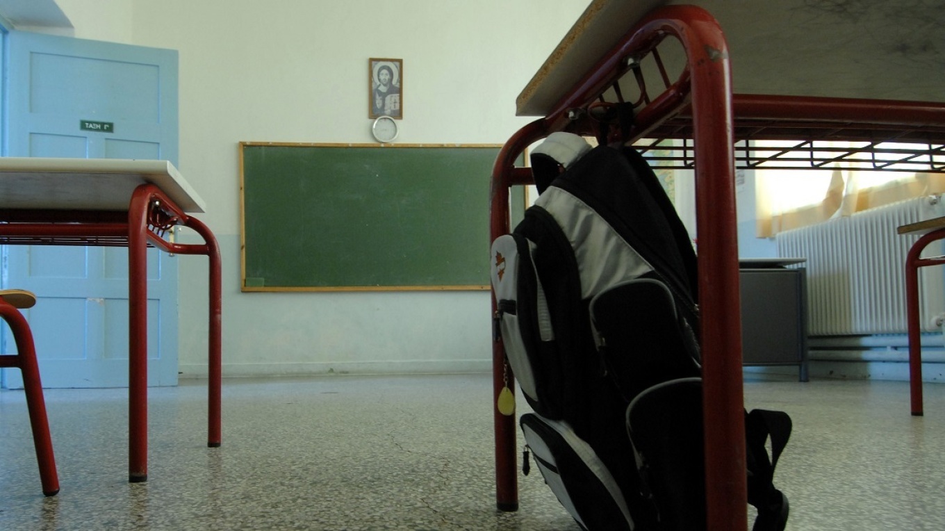 Μαθητής ΕΠΑΛ στο Χαϊδάρι είχε όπλο μέσα στην τσάντα του! - Συνελήφθη μαζί με τον πατέρα του