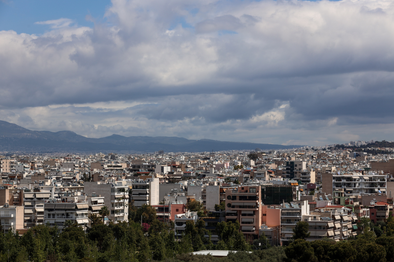 Αίθριος με αραιές νεφώσεις ο καιρός σήμερα - Πού θα βρέξει