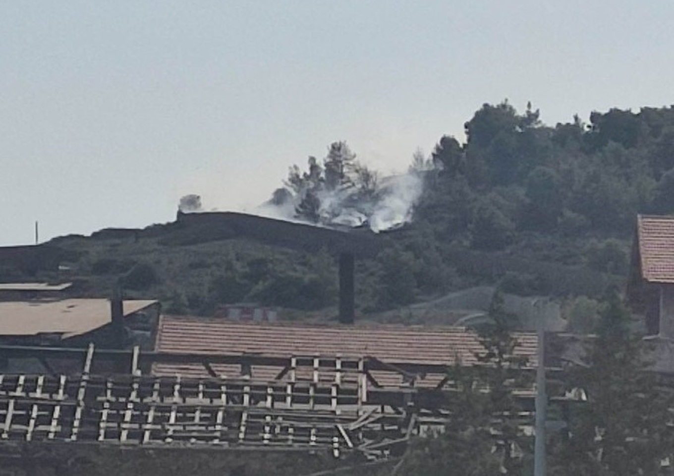 Έρευνες για εμπρησμό σε φωτιά που ξέσπασε νωρίτερα στο Άνω Θορικό Λαυρίου