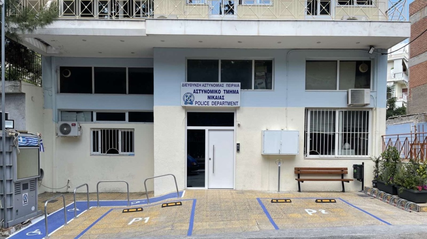 Τραγωδία στη Νίκαια - 73χρονος αυτοκτόνησε με καραμπίνα κοντά στο αστυνομικό τμήμα