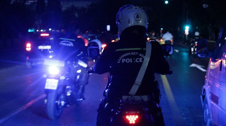 Πυρά κατά αστυνομικού σε ληστεία στον Ασπρόπυργο - Μεταφέρθηκε τραυματισμένος στο 401