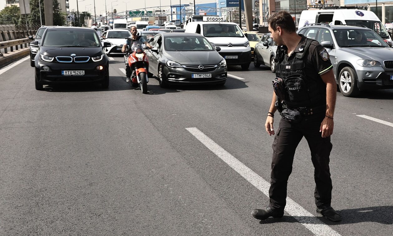 Σοβαρό τροχαίο με τραυματίες στην παραλιακή στο ρεύμα προς Γλυφάδα