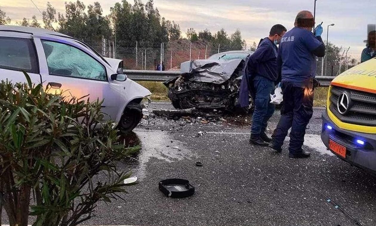 Τραγωδία στα Σπάτα: Σοβαρό τροχαίο με δύο νεκρούς
