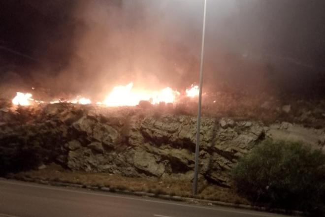 Από πυροτεχνήματα η φωτιά στη Βάρη