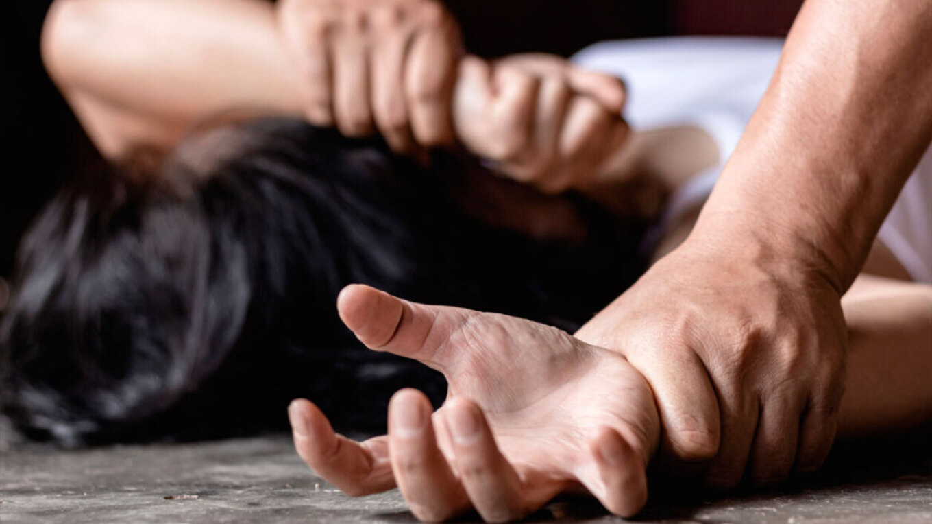 61χρονος στην Καλλιθέα κρατούσε φυλακισμένη 48χρονη - Την βίαζε και τη χτυπούσε