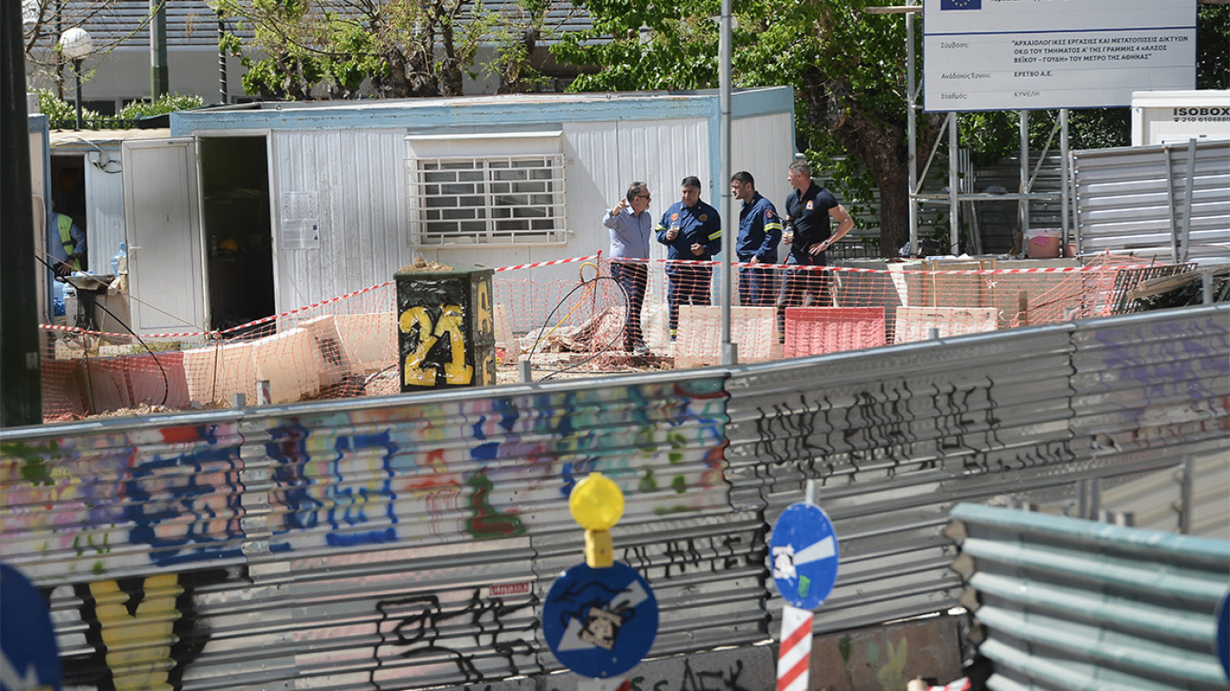 Φωτογραφίες και βίντεο: Βρέθηκε οβίδα του Β' Παγκοσμίου Πολέμου κοντά στην πλατεία Κυψέλης - ΤΕΕΜ στην περιοχή