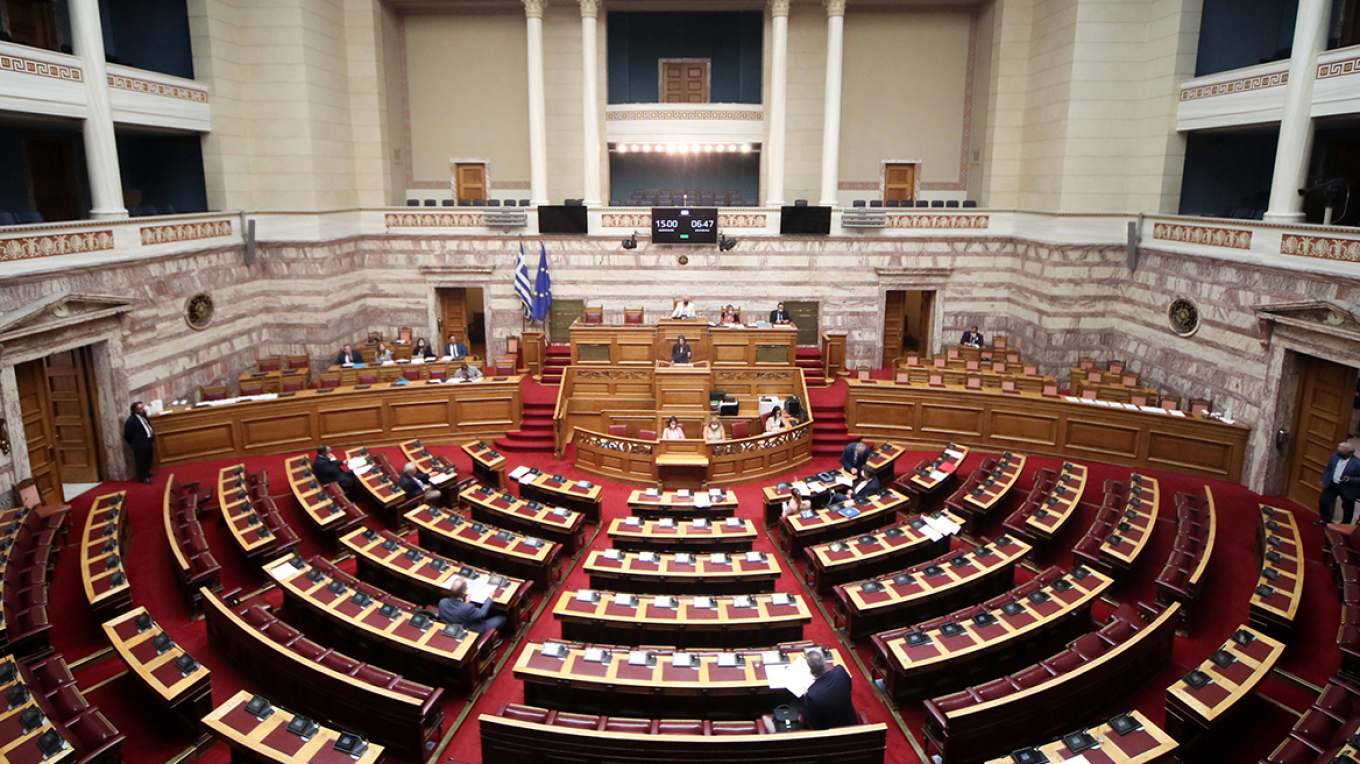Ξεκινά στη Βουλή η συζήτηση για τον αποκλεισμό εγκληματικών οργανώσεων τύπου Κασιδιάρη από τις εκλογές