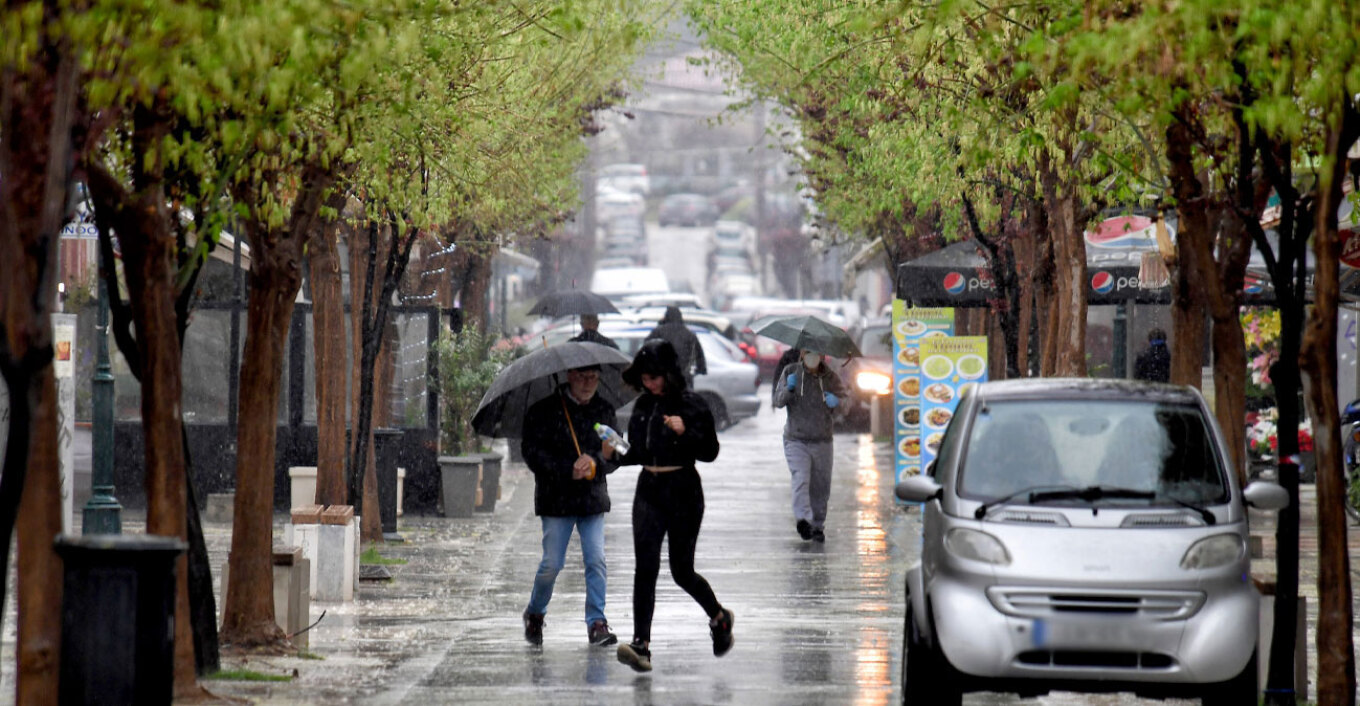 Συνεχίζεται το βροχερό σκηνικό και τις επόμενες ημέρες - Πού θα είναι έντονα τα φαινόμενα