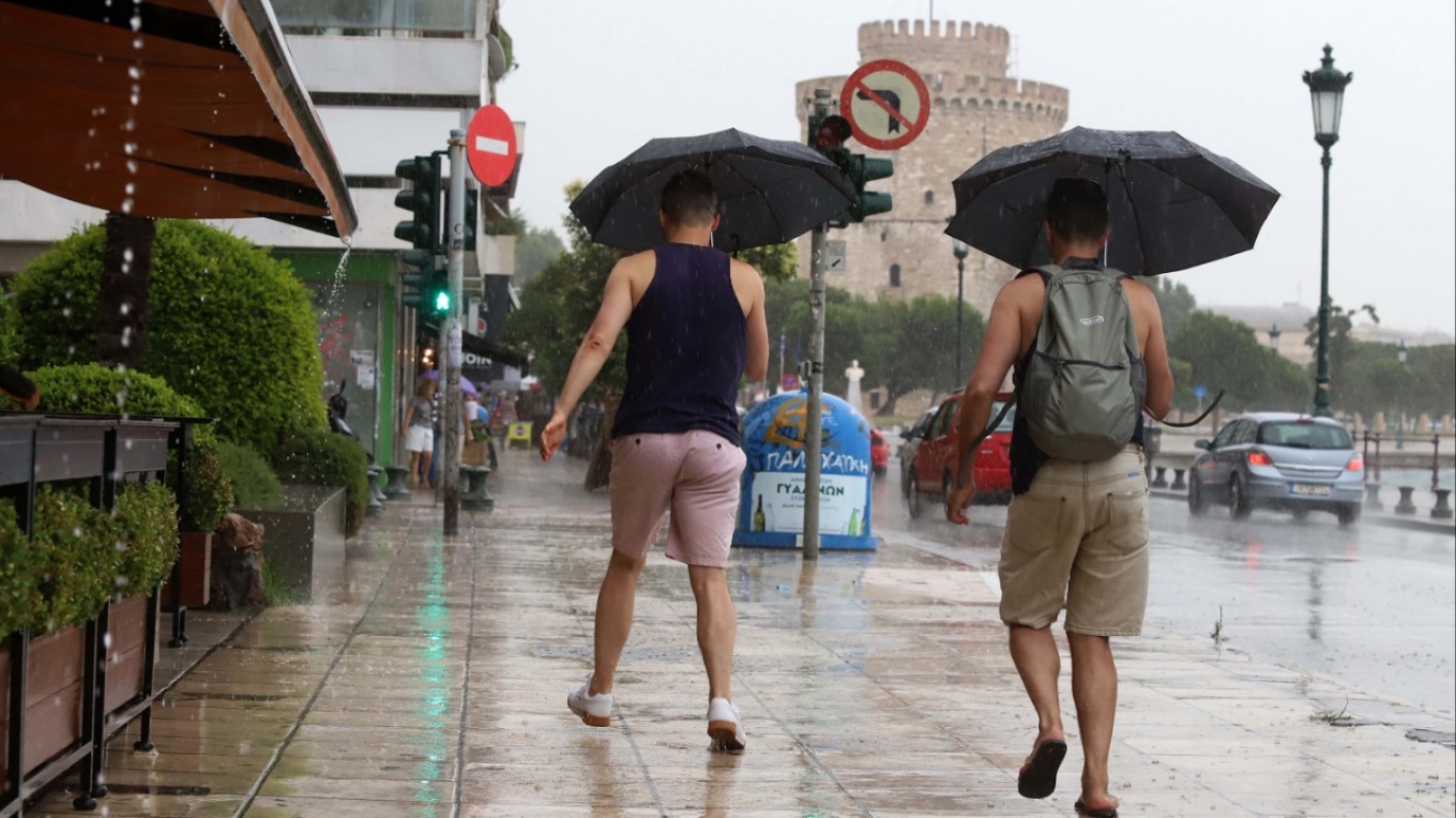 Καιρός: Βροχές σήμερα στα βόρεια, ενισχύεται το μελτέμι από αύριο - Η πρόβλεψη για παρατεταμένη ζέστη