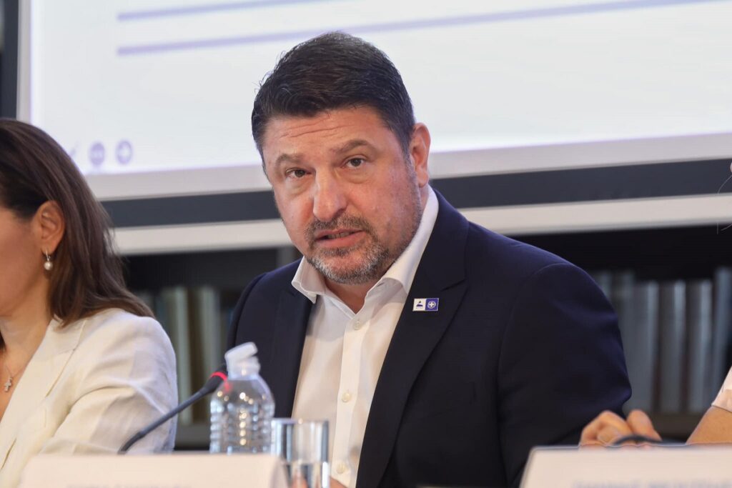 Ν. Χαρδαλιάς: Με τη μέγιστη ασφάλεια η μεταφορά μαθητών στα σχολεία