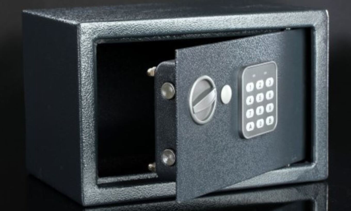 Νέα Μάκρη: Άνοιξαν μεζονέτα και πήραν χρηματοκιβώτιο με €40.000, κοσμήματα €92.000 και τα κλειδιά δύο αυτοκινήτων