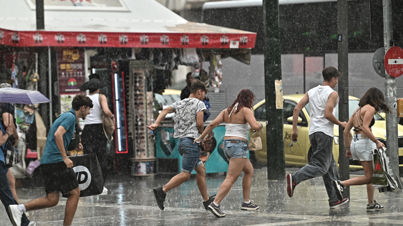 Καιρός: Φθινοπωρινό το σκηνικό και σήμερα με βροχές - Πάνω από 5.000 κεραυνοί χθες