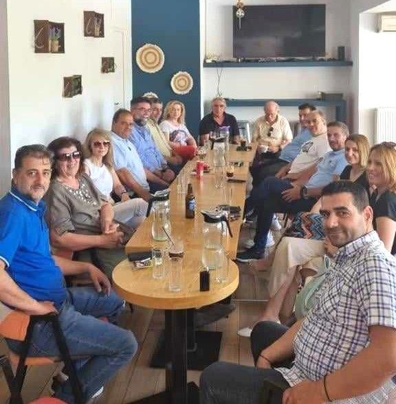 Το καθιερωμένο τραπέζι του βουλευτή κ. Βασίλη Οικονόμου στη Παλλήνη παραμονή των εκλογών