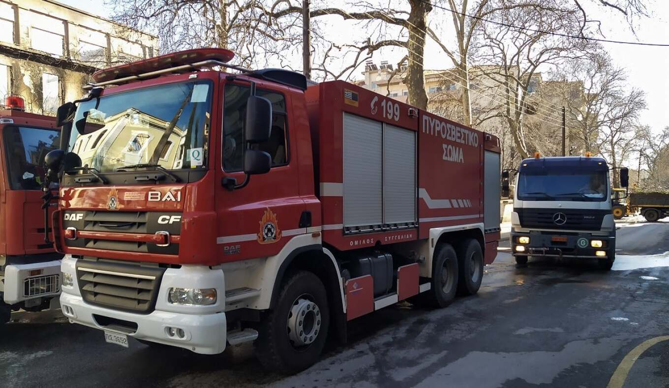 Φωτιά σε φορτηγό στην Αττική Οδό στο ύψος της Παιανίας