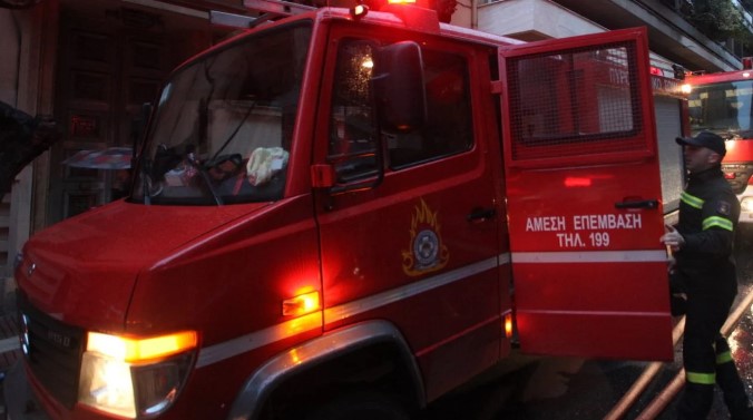 Φωτιά τώρα σε κτίριο στη Συγγρού