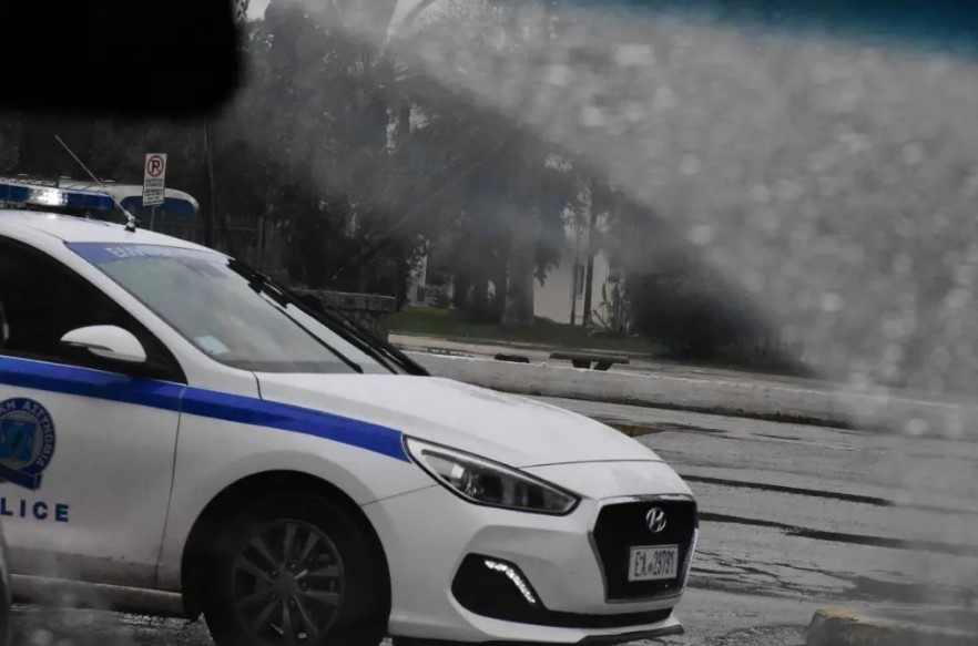 22χρονος άρπαξε ανήλικη μαθήτρια από σχολείο στη Βάρη και συνελήφθη από την ΕΛΑΣ!