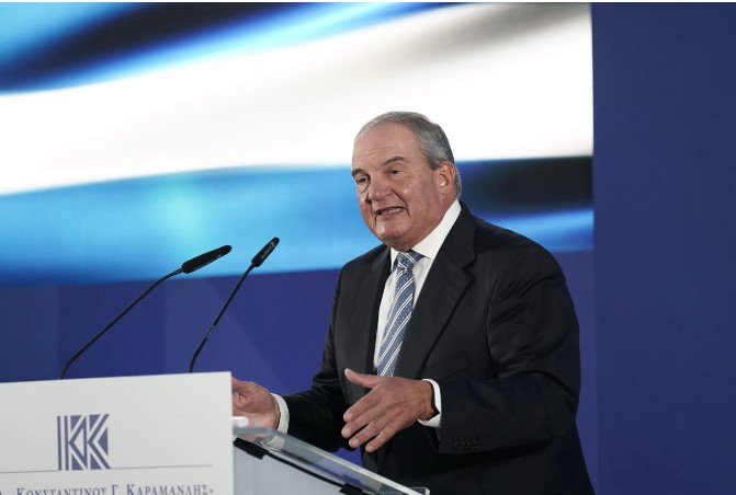 Η πρώτη αντίδραση από το Μέγαρο Μαξίμου για την απόφαση Καραμανλή