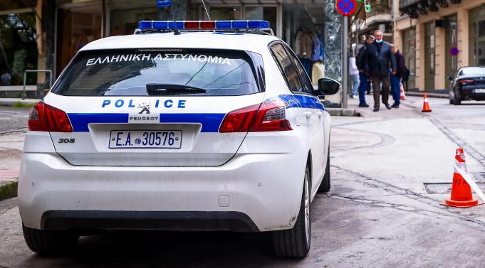 Λήστεψαν 17χρονο με την απειλή μαχαιριού
