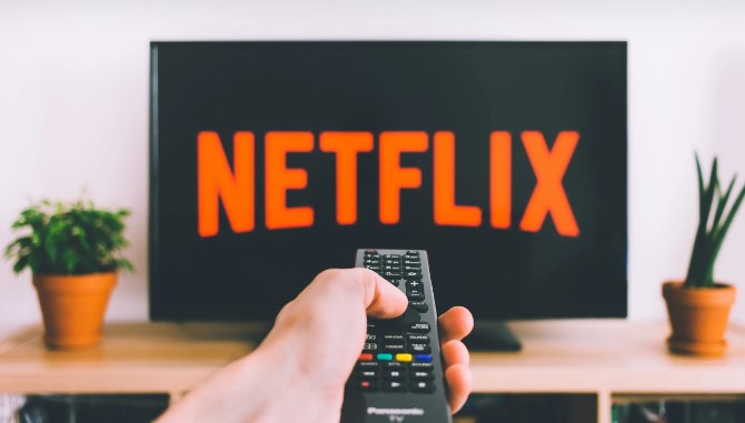 Netflix: Μειώνεται η συνδρομή σε περισσότερες από 30 χώρες