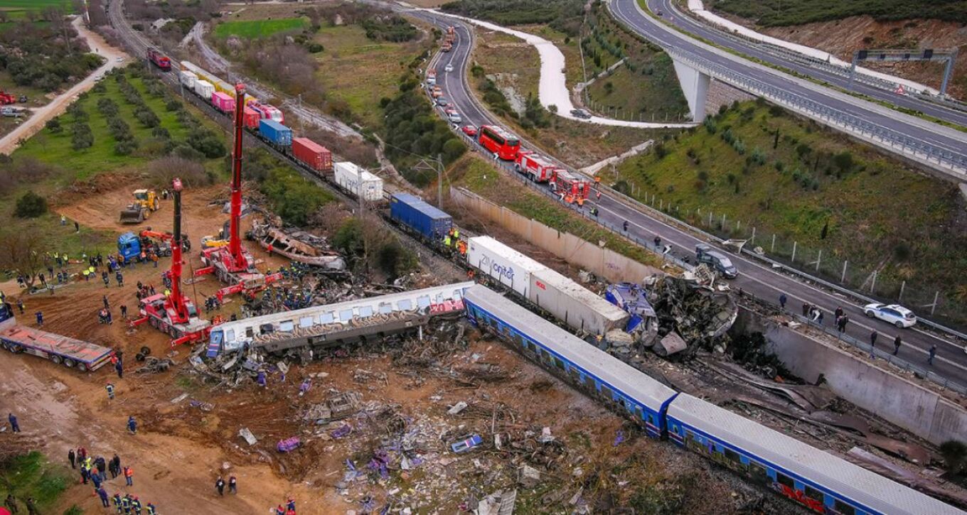 Νεκρές δίδυμες αδερφές και η ξαδέρφη τους στη μοιραία σύγκρουση τρένων στα Τέμπη