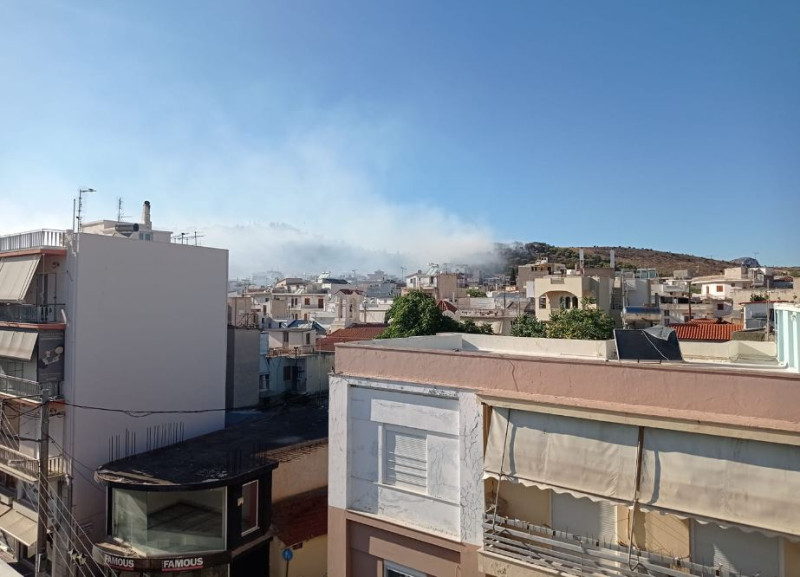 Φωτιά στη Σαλαμίνα