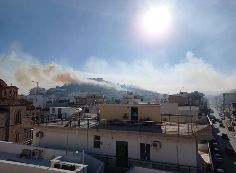 Φωτιά στη Σαλαμίνα